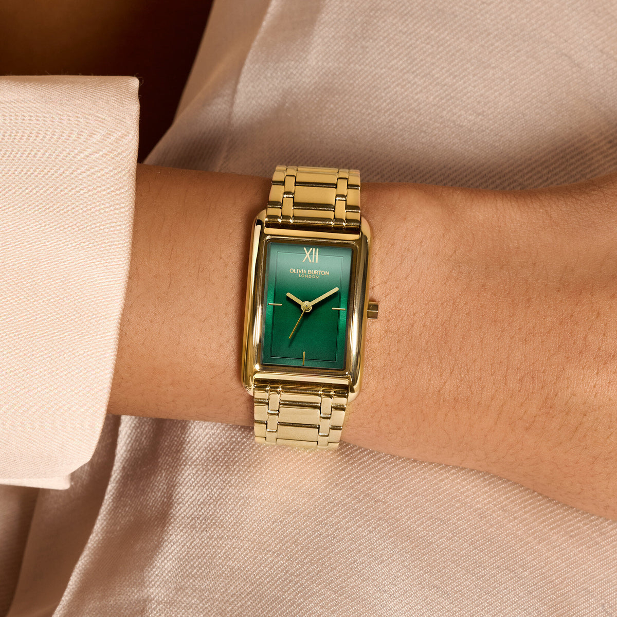 Olivia Burton Grove (Classic) Ladies Watch of Gold Stainless Steel/Bracelet, 23mm, 24000195