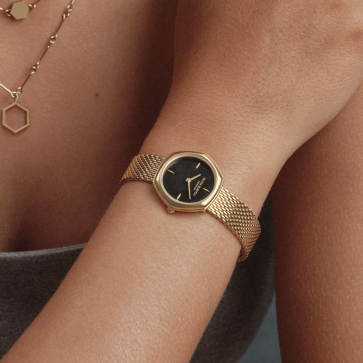 Olivia Burton Signature Small Ladies Watch of Gold Stainless Steel/Mesh Bracelet, 28.5mm, 24000287