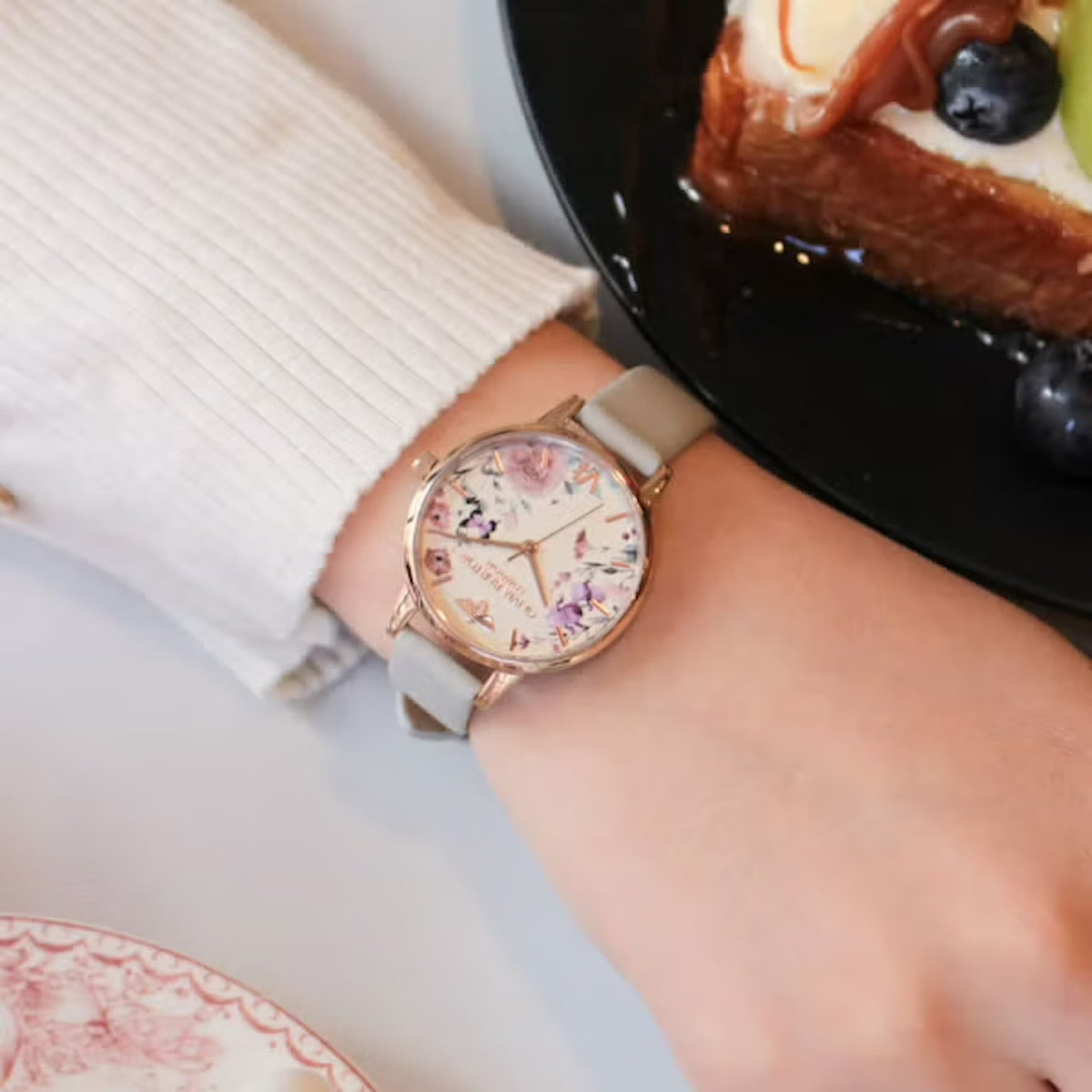 Olivia Burton Illustrated Floral Ladies Watch of Silver Stainless Steel/Leather Strap, 30mm, 24000361